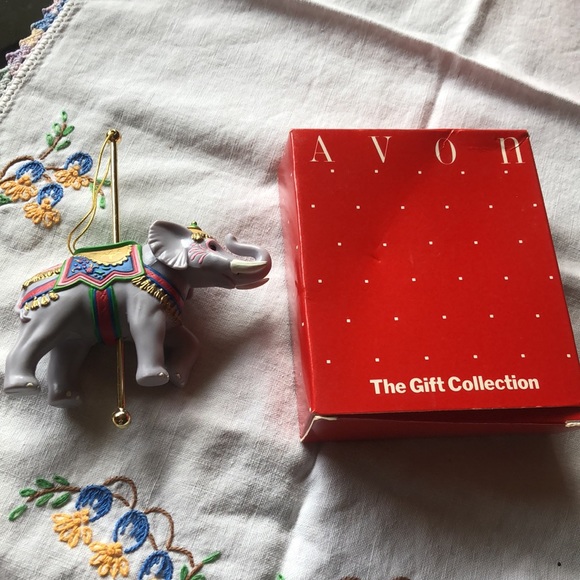 Vintage Avon The Gift Collection Carousel Ornament Regal Elephant - Picture 7 of 9